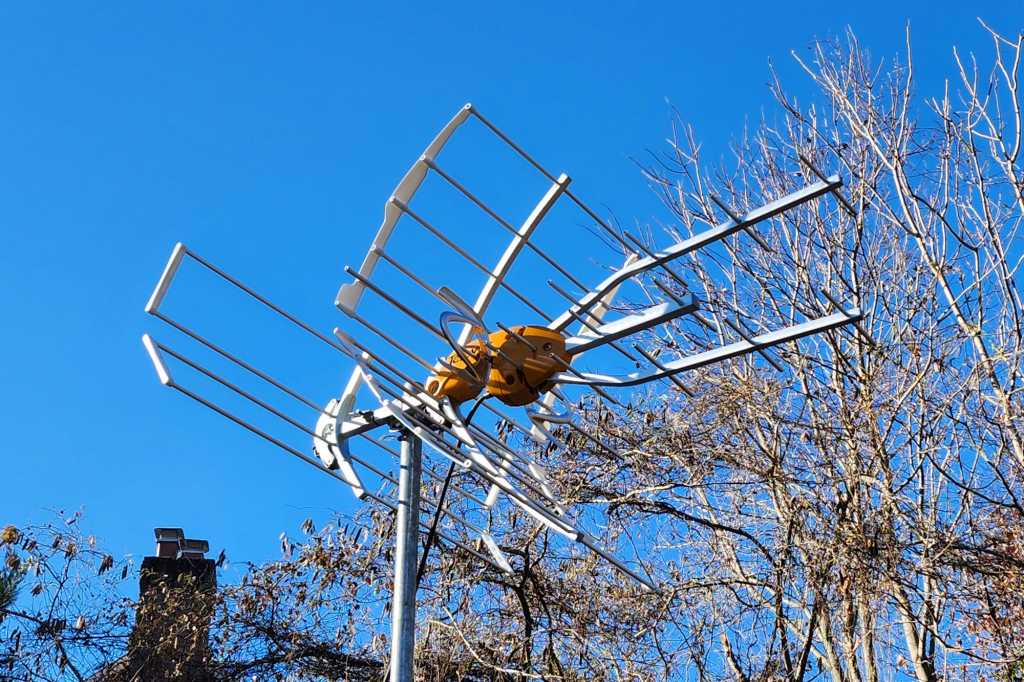 Unlocking Crystal Clear Reception: A Guide to Selecting Your Perfect TV Antenna!